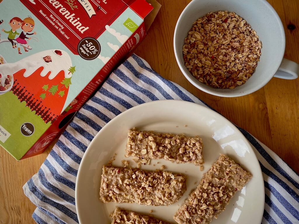 Recipe berry crunchy bars with coconut cover image