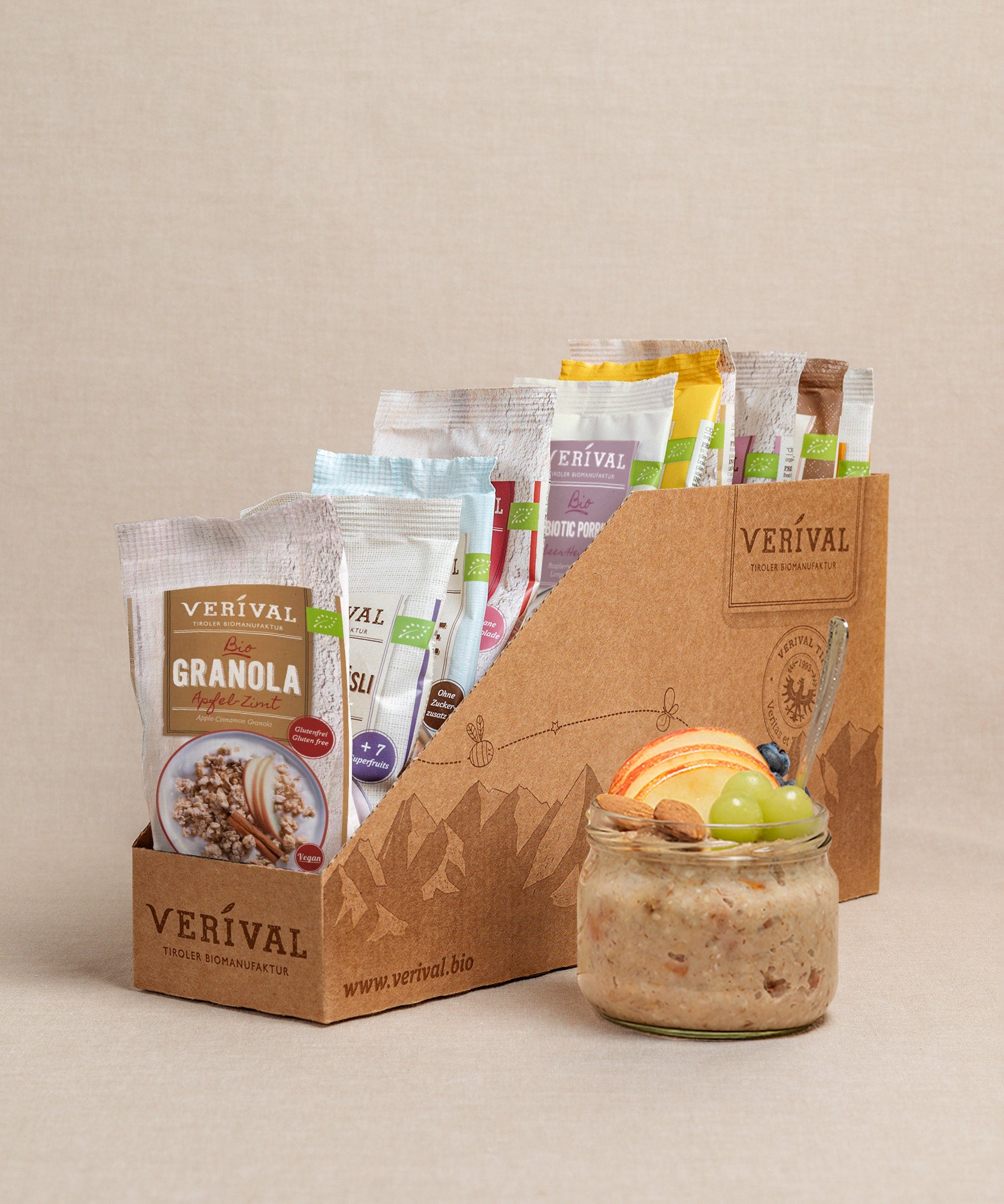 Kartonbox mit 10 verschiedenen Einzelportionen von Verival Frühstücksprodukten