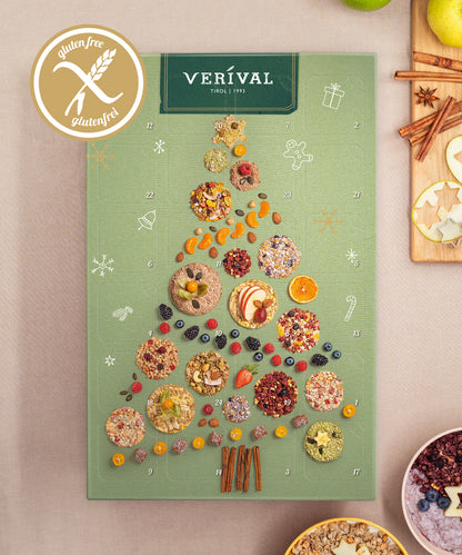 Die Verival Bio GmbH Adventskalender-Box Glutenfrei ist wie ein Weihnachtsbaum geformt und mit Trockenfrüchten, Nüssen und Haferflocken dekoriert. In der oberen linken Ecke befindet sich ein glutenfreies Etikett - ideal für ein Bio-Frühstück an jedem Dezembermorgen.